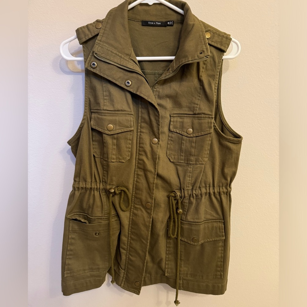 Doe and Rae utility vest small medium